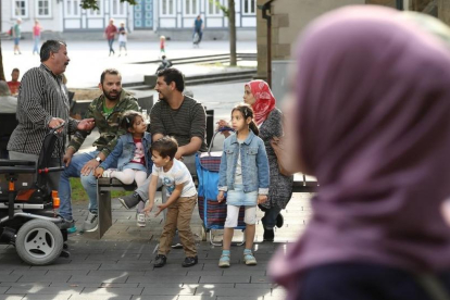 Refugiados sirios en la ciudad alemana de Goslar.-GETTY IMAGES / SEAN GALLUP
