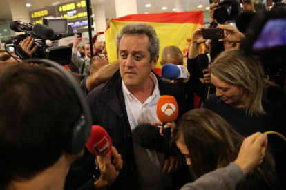 Llegada del conseller Joaquim Forn al aeropuerto del Prat.-ELISENDA PONS