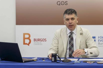 Vicente Marañón durante la rueda de prensa sobre los proyectos de Promueve para 2023. SANTI OTERO