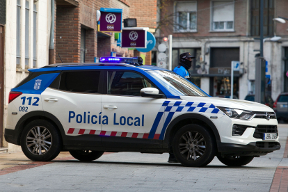 Imagen de un vehículo de la Policía Local. TOMÁS ALONSO