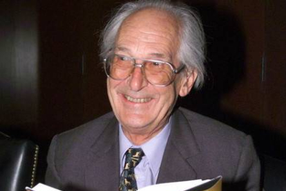 El hispanista Raymond Carr, en una imagen de 2001, durante la presentación de su obra 'Historia de España'.-Foto: GUSTAVO CUEVAS / EFE