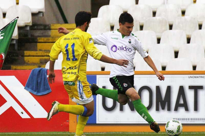 Lance del partido disputado ayer en El Montecillo entre Racing de Santander y la Arandina CF-@REALRACINGCLUB