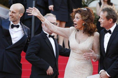 Sofia Loren, junto a su hijo Edoardo (a la izquierda), en el festival de Cannes del 2014.-AFP