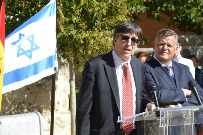 Lorenzo Rodríguez (derecha), junto al embajador de Israel en España, Alon Bar, durante las fiestas de Castrillo.-ICAL