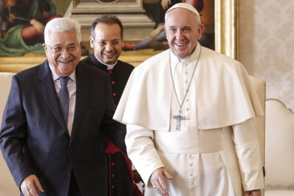 El Papa Francisco y el presidente palestino Mahmoud Abás, en el Vaticano.-ANSA / GIUSEPPE LAMI