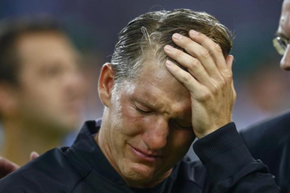 Bastian Schweinsteiger no pudo contener las lágrimas durante su despedida de la selección alemana.-THILO SCHMUELGEN / REUTERS