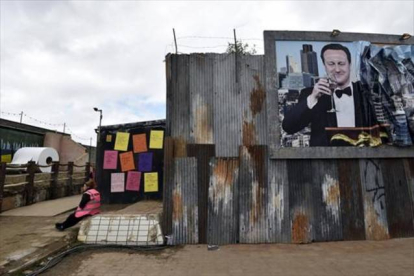 CAMERON Vista general con la cara del 'premier' británico.-REUTERS/TOBY MELVILLE