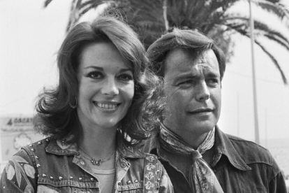 Natalie Wood y Robert Wagner, en una imagen del 18 de mayo de 1976, em la 29 edición del Festival de Cannes.-AFP