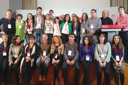 Imagen de los integrantes de la nueva Ejecutiva provincial del PSOE con su secretaria Ester Peña en el centro.-R.G.O.