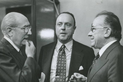 Manuel Fraga con Enrique Tierno Galván y Santiago Carrillo.-RTVE