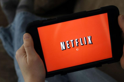 Una tablet con Netflix iniciando sesión-EL PERIÓDICO