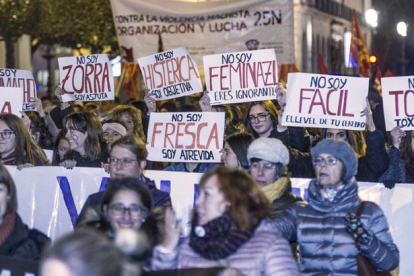 Cientos de burgaleses se manifiestan contra las violencias machistas en el Día Internacional contra la Violencia de Género.-ISRAEL L. MURILLO