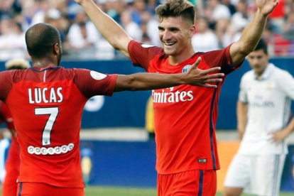 El jugador belga Meunier celebra su primer gol con Lucas Moura en el Ohio Stadium.-AFP / JAY LAPRETE