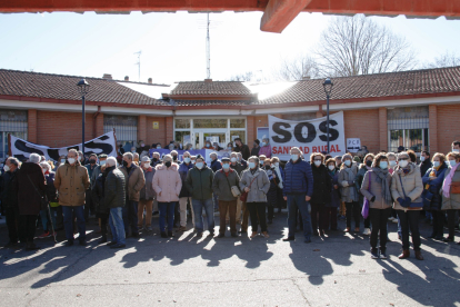 Más de 200 vecinos se acercaron a Roa para exigir soluciones a las deficiencias sanitarias