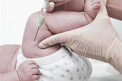 Imagen de la vacunación de un bebé.-Foto:   RF / DMITRY NAUMOV