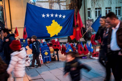Kosovo se prepara para celebrar los 10 años de independencia, en una imagen tomada este viernes 16 de febrero.-/ AFP / ARMEND NIMANI