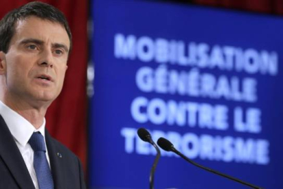 Manuel Valls, durante la presentación de sus medidas para hacer frente al terrorismo, este miércoles en París.-Foto: AFP / PHILIPPE WOJAZER