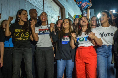 De izquierda a derecha  las actrices y activistas participan en el evento  Latinas en Marcha  a traves del cual se anima a las mujeres hispanas de Estados Unidos a que voten en las elecciones legislativas del 6 de noviembre.-GIORGIO VIERA (EFE)