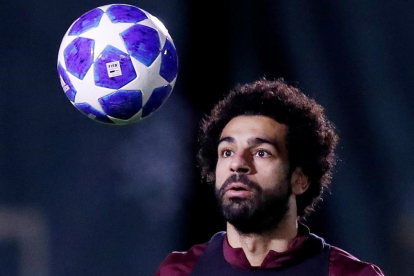 Salah, la estrella del Liverpool, en el entrenamiento de este lunes.-REUTERS