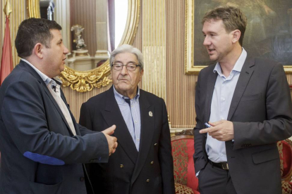 José Manuel Carbonell, Amideo Tobalina y Javier Lacalle.-SANTI OTERO