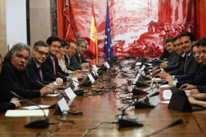 Los partidos políticos se reúnen en el Congreso para abordar los recortes en la campaña del 26-J-JUAN MANUEL PRATS