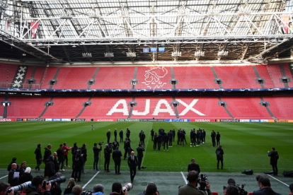 Los jugadores del Ajax, en el Johan Cruyff Arena de Ámsterdam.-AFP