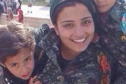 Arin Mirkan, la joven soldado kurda que se hizo estallar el sábado para no caer en las manos de los yihadistas del Estado Islámico.-Foto: EJÉRCITO KURDO