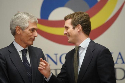 Adolfo Suárez Illana y Pablo Casado, en octubre, en la presentación de la Fundación Concordia y Libertad.-JOSÉ LUIS ROCA