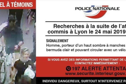 Imagen difundida por la policía pidiendo la colaboración ciudadana para encontrar al autor de la explosión en Lyon.-POLICÍA FRANCESA (AP)
