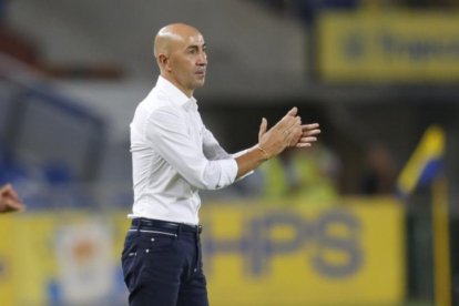 Paco Ayestarán dirigiendo un partido de Las Palmas-UD LAS PALMAS
