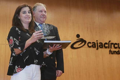 La velada de apertura de las fiestas y la entrega del premio tuvieron lugar en el salón de la calle Concepción.-RAÚL OCHOA