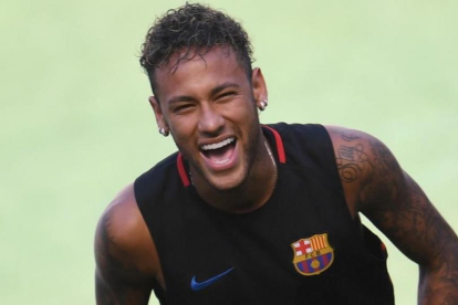 Neymar, en uno de sus últimos entrenamientos con el Barça.-JEWEL SAMAD