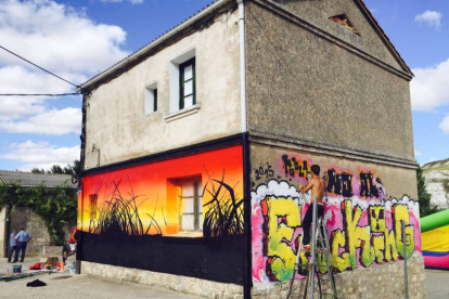 El ‘no al fracking’ fue uno de los motivos que los artistas mostraron en sus diseños.-ECB