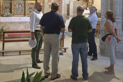 Durante su visita, Ben Ro de Salas y sus acompañantes conocieron las excavaciones y la recuperada iglesia de la villa.-ECB