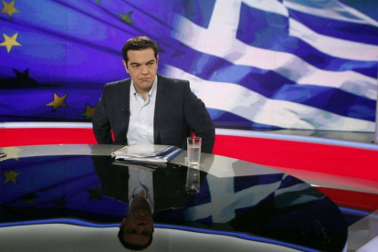 Alexis Tsipras, anoche, en una entrevista en la televisión pública griega ERT.-Foto: EFE / ALEXANDROS VLACHOS