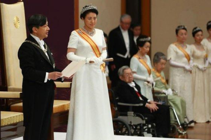 Naruhito y Masako en el Salón Pino del Palacio Imperial.-AFP