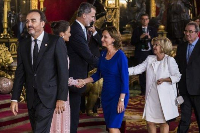 El juez Manuel Marchena, tras saludar a los reyes Felipe y Letizia, en la recepción del Palacio Real.-POOL / ALBERTO R. ROLDÁN