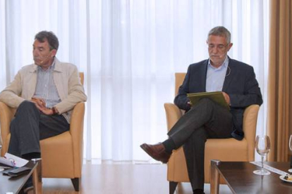 El director general editorial de EL MUNDO DE CASTILLA Y LEÓN, Pablo Lago, Ángel Hernández, de Comisiones Obreras, Agustín prieto, de UGT, y Miguel Ángel Benavente, de Cecale.-ISRAEL L. MURILLO