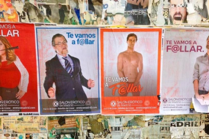 Carteles publicitarios del salón erótico de Madrid, en la calle Santa Engracia.-OSKAR BELATEGUI