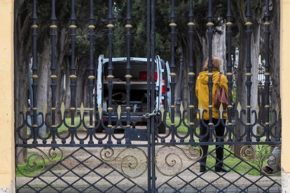 El Cementerio El Carmen de Valladolid cerrado por la crisis del coronavirus. -PHOTOGENIC MIGUEL ÁNGEL SANTOS