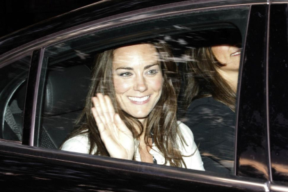 Kate Middleton en el coche, a la salida de la residencia real en Londres.-REUTERS