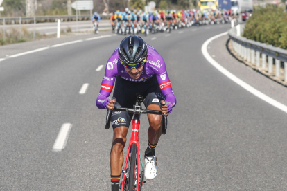 Juan Felipe Osorio atacando en la Vuelta a Andalucía. PHOTO GÓMEZ SPORT / BURGOS BH