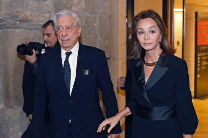 Mario Vargas Llosa junto a su pareja Isabel Preysler.-EFE