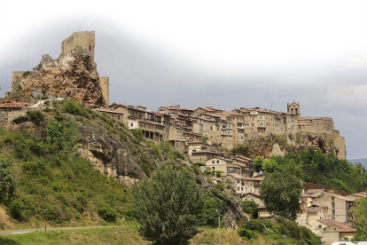 La estampa del castillo y las casas asomadas al vacío son la imagen más conocida de la ciudad. RAÚL G. OCHOA