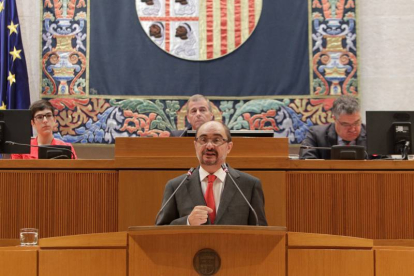 Javier Lambán durante su discurso de investidura como presidente de las Cortes de Aragón.-CHUS MARCHADOR