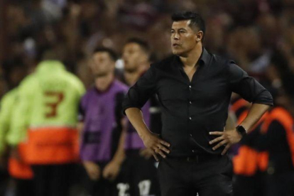 José Almirón, hasta ahora técnico de Lanús, de Argentina, futuro entrenador de Las Palmas.-EFE / DAVID FERNÁNDEZ