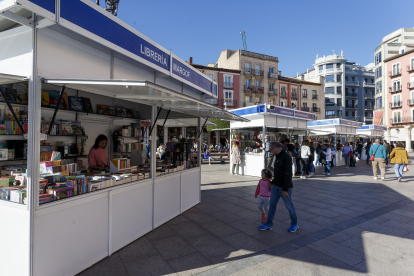 Arranca la Feria del Libro de Burgos 2022. SANTI OTERO