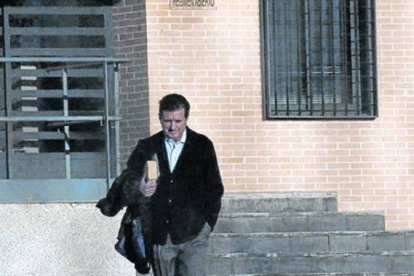 Jaume Matas abandona la prisión de Segovia tras serle concedido el tercer grado, el pasado 31 de octubre.-Foto: AURELIO MARTÍN