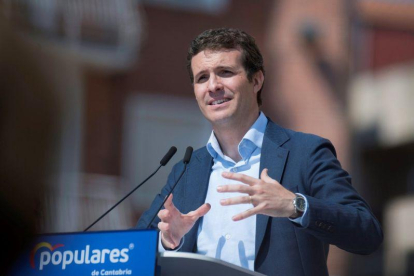 Pablo Casado, durante el acto de este sábado en Torrelavega.-EFE