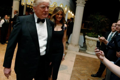 Trump y su esposa Melania en Mar-a-Lago.-REUTERS / JONATHAN ERNST